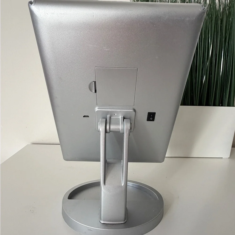 LED Tri-Fold Vanity Mirror with Touch Control - Picture 6 of 10
